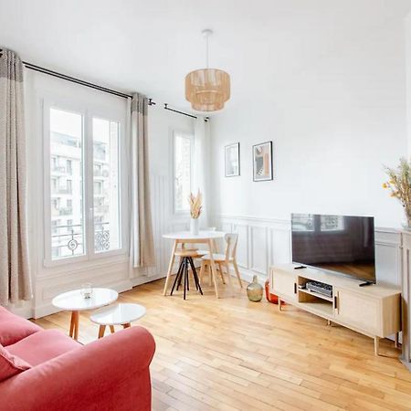 Charmant Appartement Cosy A Suresnes Exterior foto